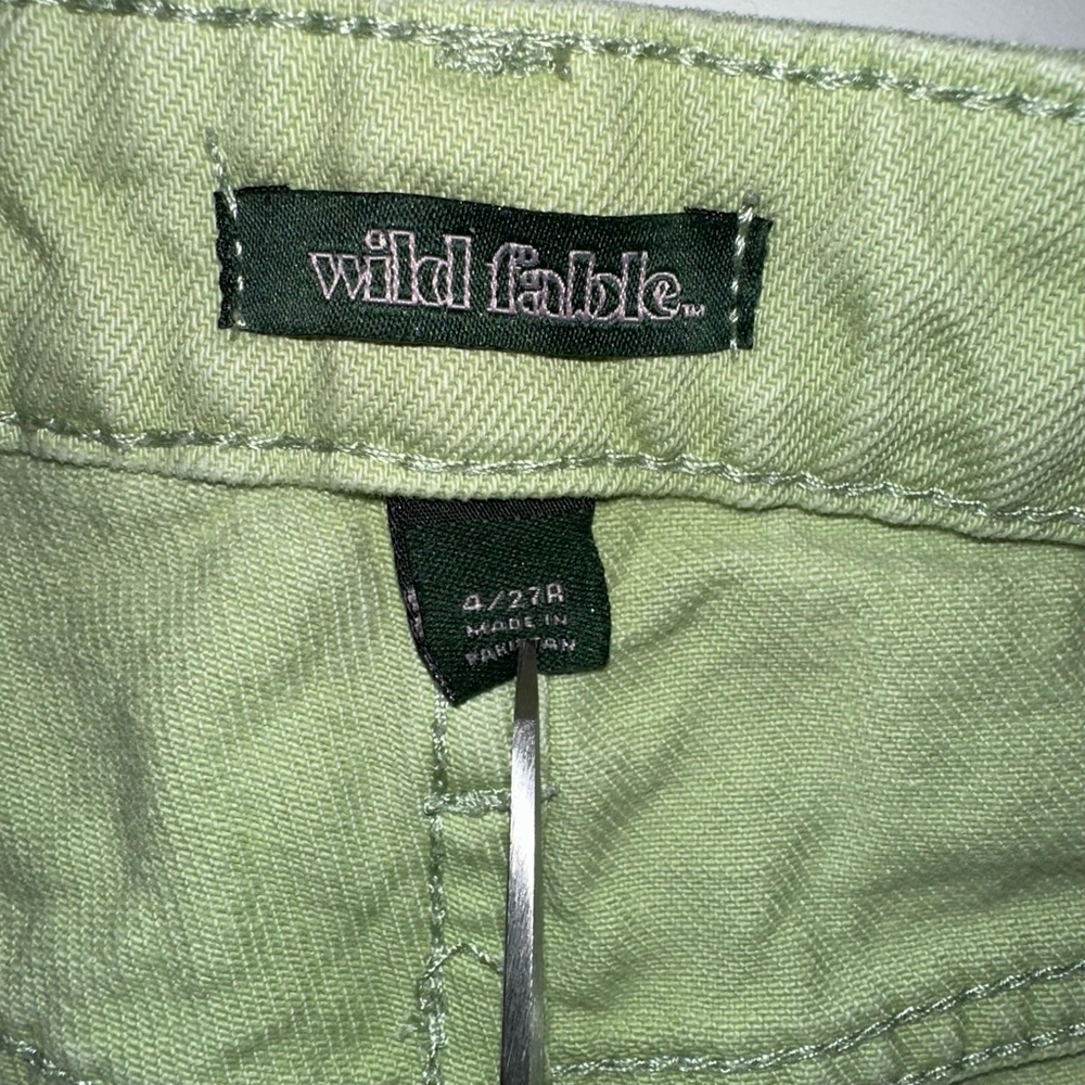 Women's Wild Fable Green High Rise Mom Denim Shorts Size 4 / 27 R - Picture 3 of 12